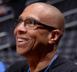 2016年7月：白袜队左投克里斯·塞尔因抗议复古球衣太丑将其剪碎，被队内禁赛。