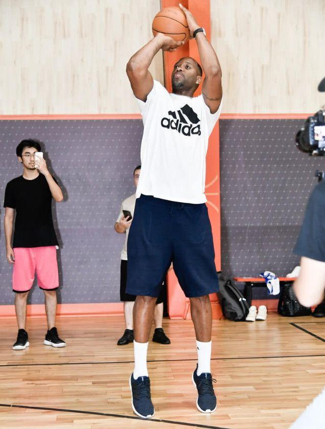 欧冠：巴黎2-1战胜曼联