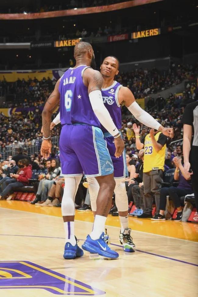 记者：阿坎吉因流感缺席训练，球员身体状况将于明日进行评估