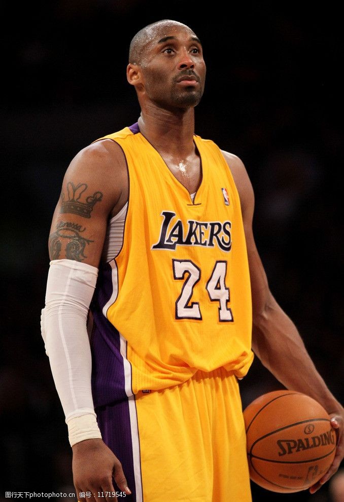 花滑全锦赛女单短节目：张瑞阳18分领先朱易，米兰冬奥门票指日可待