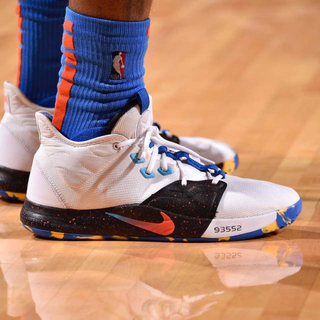 湖人客场惨遭国王屠戮，东契奇心态崩溃两名首发成“铁匠”，一项数据被完爆