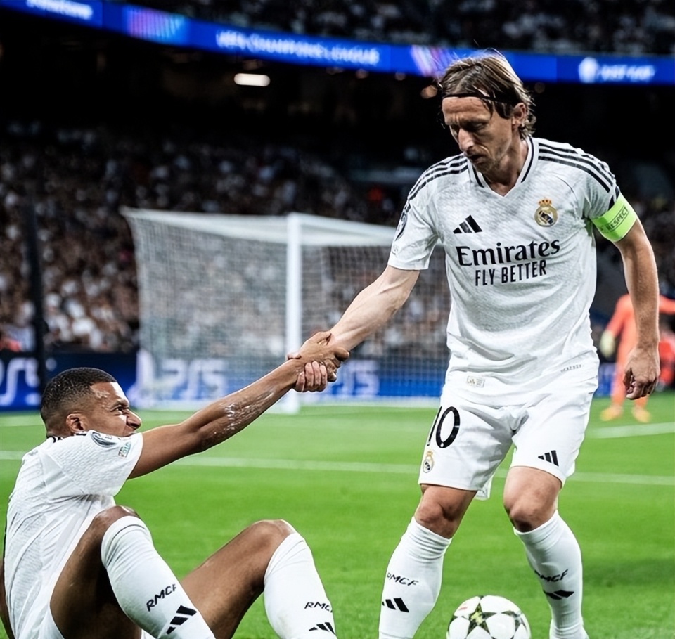 罗马2-0乌迪内斯，洛伦佐-佩莱格里尼破门，切利克锁定胜局