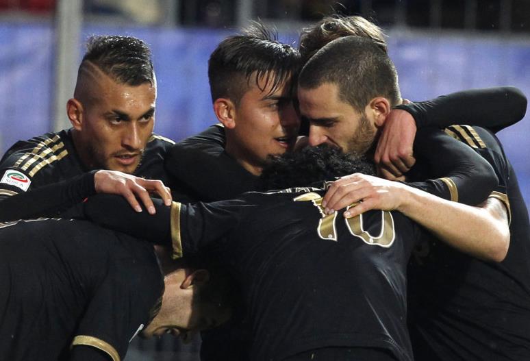 卡洛斯：C罗是所有球员的榜样；相比小罗我更爱去大罗的派对