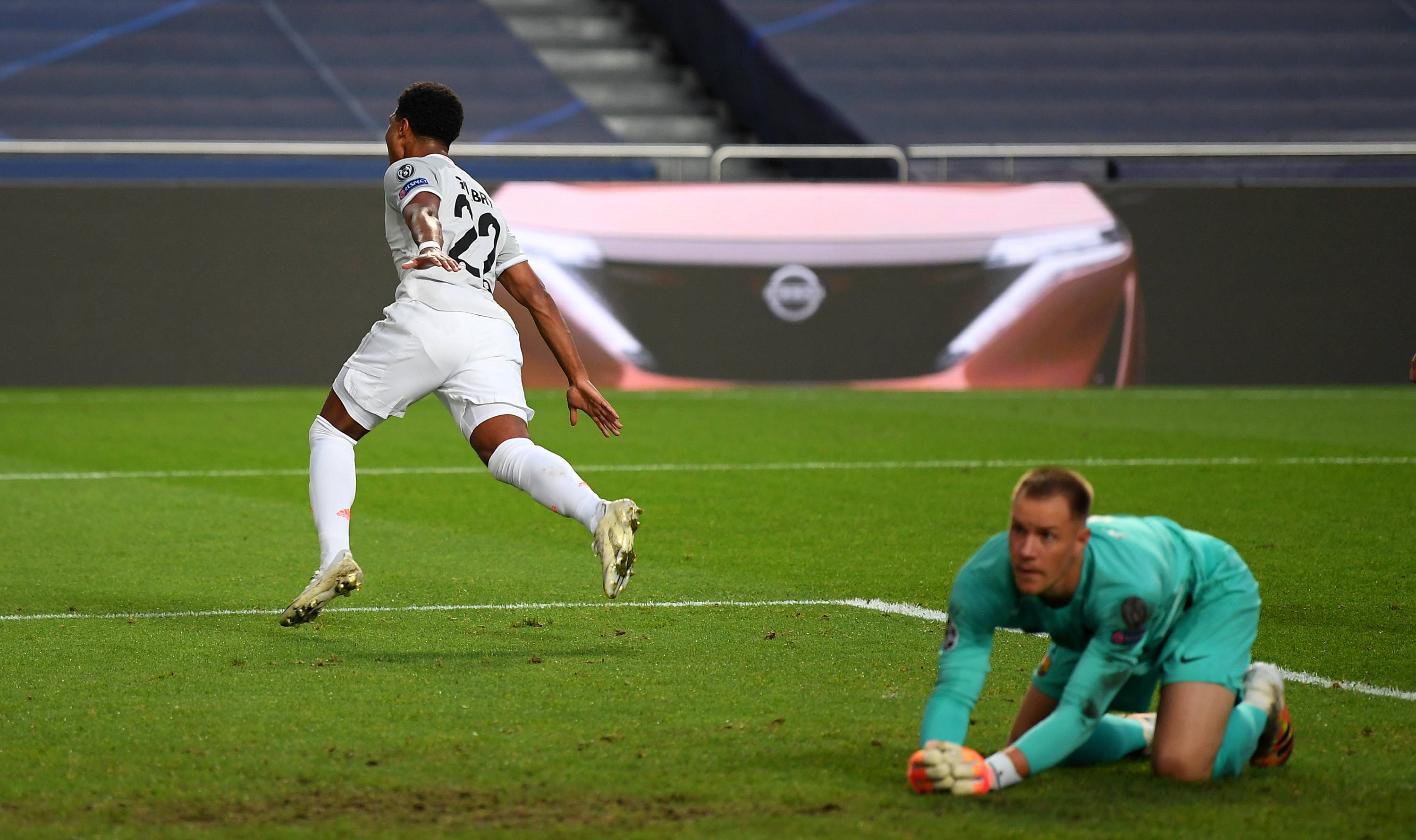 拉波尔塔：皇马代表权力，巴萨代表自由；队中大牌太多通常行不通