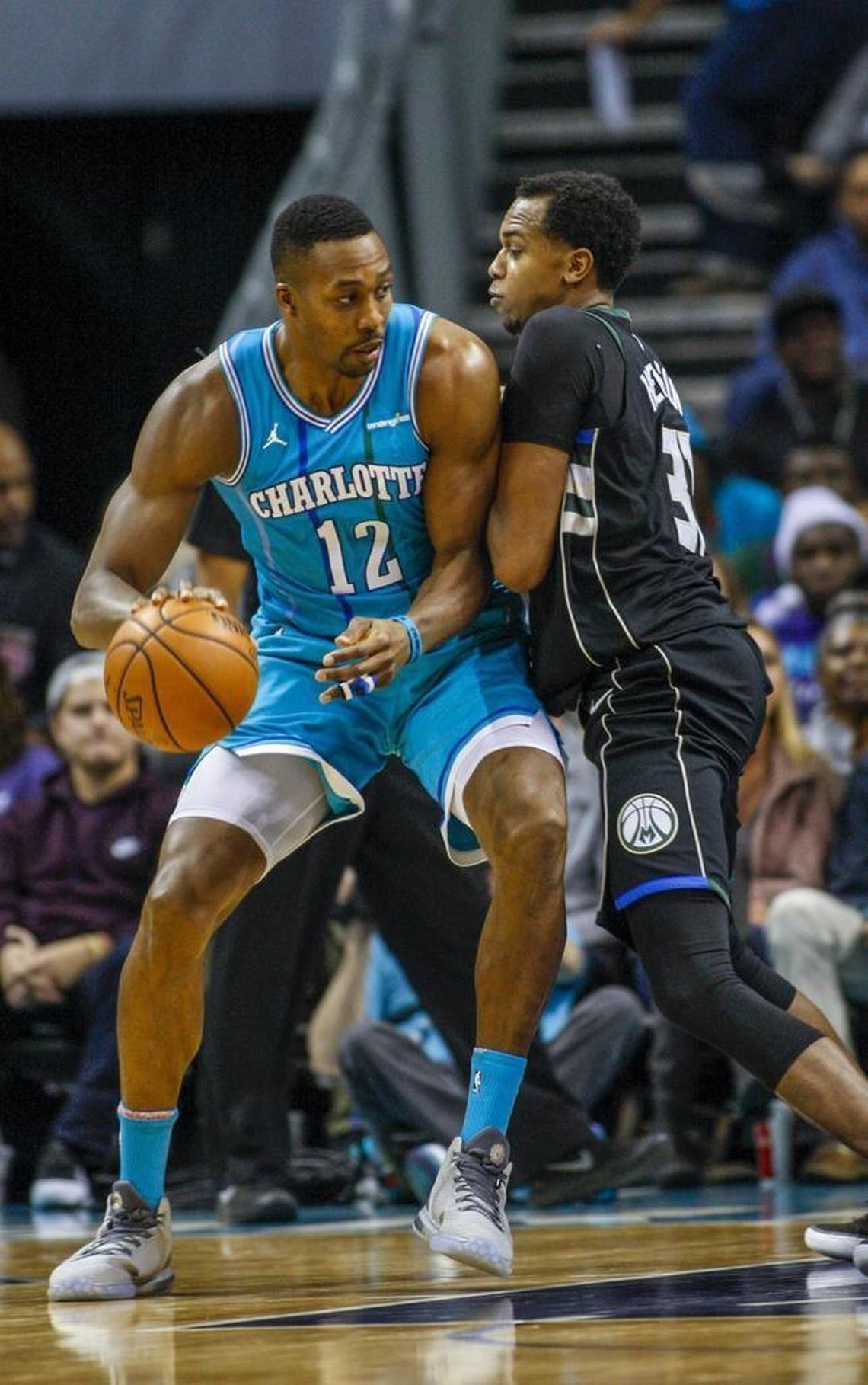 超级顶薪落空！特雷·杨1换2，比赛期间得知被交易！还要追浓眉？