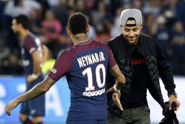 上海90-73青岛3喜1忧！张镇麟防守太关键，弗格实在不行换了吧！